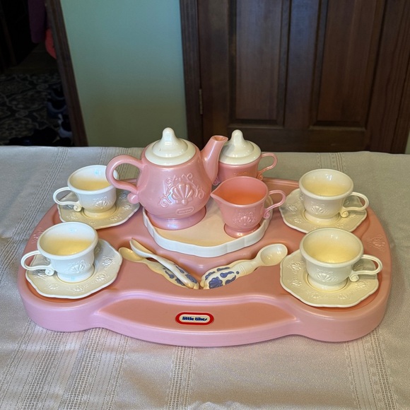 Vintage 1990’s Little Tikes Pink Tea Set for Kids - Picture 6 of 6